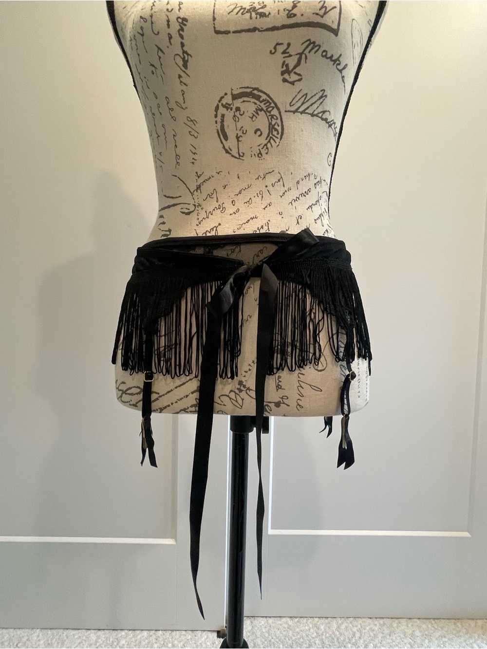 Victoria's Secret Fringe Wrap & Garter in Black